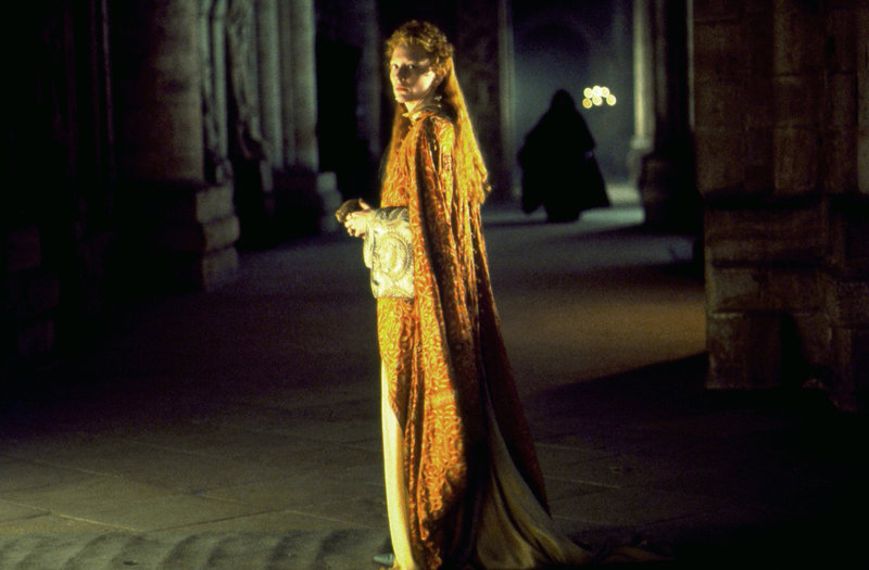 Als junge Königin wandelt sich die Protestantin Elizabeth Tudor (Cate Blanchett) im England des 16. Jahrhunderts von einer lebensfrohen Frau zur eisernen Lady und weist alle Intriganten in ihre Schranken. – Bild: ProSieben Media AG © Universal Studios International B. V. Als junge Königin wandelt sich die Protestantin Elizabeth Tudor (Cate Blanchett) im England des 16. Jahrhunderts von einer lebensfrohen Frau zur eisernen Lady und weist alle Intriganten in ihre Schranken. – Bild: ProSieben Media AG © Universal Studios International B. V.