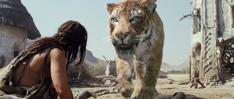 Nicht nur der Säbelzahntiger, sondern auch andere prähistorische Raubtiere trachten ihm nach dem Leben: Auf seiner Verfolgungsjagd lernt D'Leh (Steven Strait) eine Welt kennen, die seine gesamte Vorstellungskraft sprengt ... – Bild: ProSieben Media AG © Warner Brothers Nicht nur der Säbelzahntiger, sondern auch andere prähistorische Raubtiere trachten ihm nach dem Leben: Auf seiner Verfolgungsjagd lernt D'Leh (Steven Strait) eine Welt kennen, die seine gesamte Vorstellungskraft sprengt ... – Bild: ProSieben Media AG © Warner Brothers