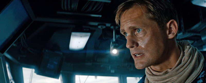 Commander Stone Hopper (Alexander SkarsgÃ¥rd) kämpft unerbittlich gegen die Invasoren der Aliens. Doch wird er diesen Krieg überleben können? – Bild: ProSieben Media AG © 2012 Universal City Studios Productions LLLP. ALL RIGHTS RESERVED. - Commander Stone Hopper (Alexander SkarsgÃ¥rd) kämpft unerbittlich gegen die Invasoren der Aliens. Doch wird er diesen Krieg überleben können? – Bild: ProSieben Media AG © 2012 Universal City Studios Productions LLLP. ALL RIGHTS RESERVED. -