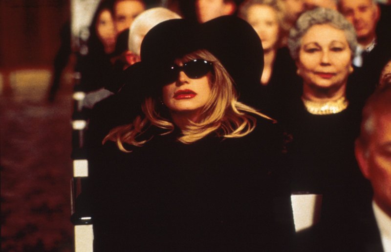 Nach 25 Jahren treffen sich die Jugendfreundinnen Brenda, Elise (Goldie Hawn) und Annie in ihrer Heimatstadt wieder, doch leider aus einem traurigem Anlass … – Bild: ProSieben Media AG © Paramount Pictures Nach 25 Jahren treffen sich die Jugendfreundinnen Brenda, Elise (Goldie Hawn) und Annie in ihrer Heimatstadt wieder, doch leider aus einem traurigem Anlass … – Bild: ProSieben Media AG © Paramount Pictures
