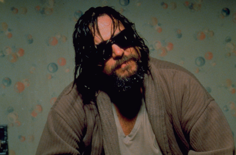 Eigentlich will er ja nur seine Ruhe und in aller Gemütlichkeit mit seinen Freunden bowlen, aber sein Name macht ihm einen Strich durch die Rechnung: Mr. Lebowski (Jeff Bridges) ... – Bild: ProSieben Media AG © 1998 Universal Studios. All Rights Reserved. Eigentlich will er ja nur seine Ruhe und in aller Gemütlichkeit mit seinen Freunden bowlen, aber sein Name macht ihm einen Strich durch die Rechnung: Mr. Lebowski (Jeff Bridges) ... – Bild: ProSieben Media AG © 1998 Universal Studios. All Rights Reserved.