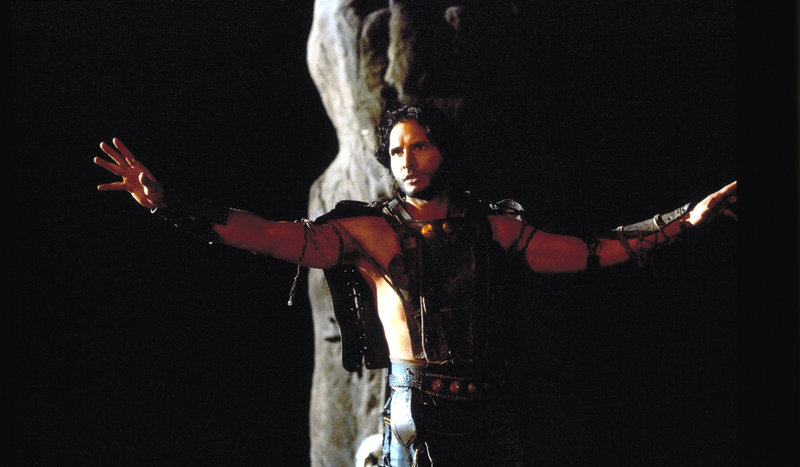 Als Sohn von König Pheron sollte sich Takmet (Peter Facinelli) gegen Memnon stellen, doch der habgierige Prinz wird vom Luxus des Herrschers von Gomorrha verführt ... – Bild: ProSieben Media AG © 2002 Universal Studios. All rights Reserved. Als Sohn von König Pheron sollte sich Takmet (Peter Facinelli) gegen Memnon stellen, doch der habgierige Prinz wird vom Luxus des Herrschers von Gomorrha verführt ... – Bild: ProSieben Media AG © 2002 Universal Studios. All rights Reserved.