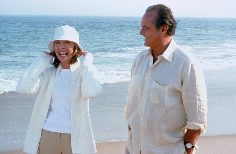 Nach und nach merken Harry (Jack Nicholson, r.) und Erica (Diane Keaton, l.), dass sie sich zueinander hingezogen fühlen. Doch wird alles gut gehen? – Bild: Puls 4