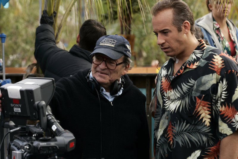 Regisseur Sidney Lumet (l.) bespricht mit Vin Diesel (r.) die letzten Szenen. – Bild: Puls 4 Regisseur Sidney Lumet (l.) bespricht mit Vin Diesel (r.) die letzten Szenen. – Bild: Puls 4