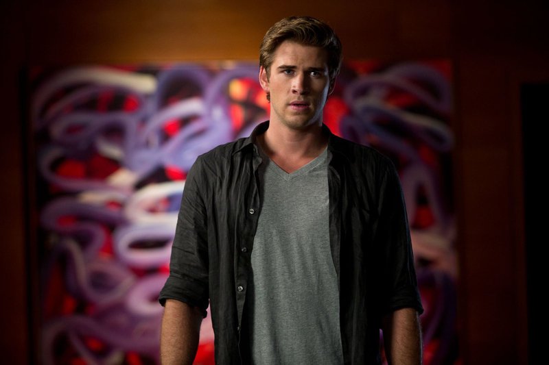 Der begabte Technologie-Experte Adam Cassidy (Liam Hemsworth) will es ganz nach oben schaffen. – Bild: Puls 4 Der begabte Technologie-Experte Adam Cassidy (Liam Hemsworth) will es ganz nach oben schaffen. – Bild: Puls 4