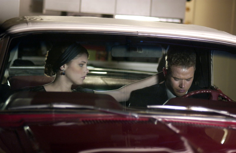 Kann Brooklyn (Ashley Greene, l.) ihrem Freund Conor (Kellan Lutz, r.), der am Tod seines Vaters zu zerbrechen droht, helfen? – Bild: Puls 4 Kann Brooklyn (Ashley Greene, l.) ihrem Freund Conor (Kellan Lutz, r.), der am Tod seines Vaters zu zerbrechen droht, helfen? – Bild: Puls 4