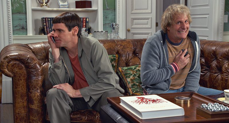 Als Harry (Jeff Daniels, r.) ein schweres Nierenproblem plagt und er auf ein Spenderorgan angewiesen ist, machen sich er und Lloyd (Jim Carrey, r.) auf die Suche nach einem geeigneten Spender. Bis sie eine unerwartete Nachricht bekommen ... – Bild: Puls 4 Als Harry (Jeff Daniels, r.) ein schweres Nierenproblem plagt und er auf ein Spenderorgan angewiesen ist, machen sich er und Lloyd (Jim Carrey, r.) auf die Suche nach einem geeigneten Spender. Bis sie eine unerwartete Nachricht bekommen ... – Bild: Puls 4