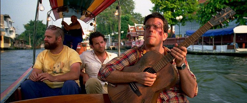 Eigentlich hatte Stu (Ed Helms, r.) nach den schrecklichen Erlebnissen in Las Vegas nur einen Brunch als Junggesellenabschied geplant, doch da hat er die Rechnung ohne Alan (Zach Galifianakis, l.) und Phil (Bradley Cooper, M.) gemacht ... – Bild: Puls 4 Eigentlich hatte Stu (Ed Helms, r.) nach den schrecklichen Erlebnissen in Las Vegas nur einen Brunch als Junggesellenabschied geplant, doch da hat er die Rechnung ohne Alan (Zach Galifianakis, l.) und Phil (Bradley Cooper, M.) gemacht ... – Bild: Puls 4
