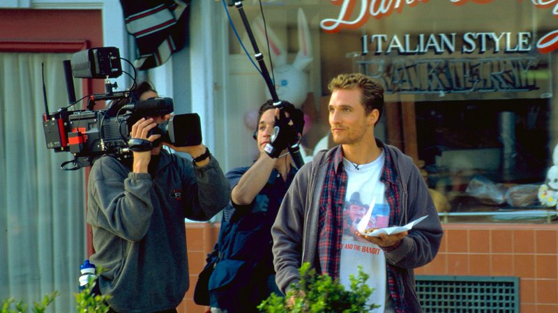 Täglich, 24 Stunden live, ist Eds (Matthew McConaughey) Leben für jedermann zugänglich, „EDTV“ wird zur öffentlichen Besessenheit. Und über Nacht entdecken die Frauen endlich seinen Sex-Appeal und küren ihn zum begehrtesten Junggesellen … – Bild: Puls 4 Täglich, 24 Stunden live, ist Eds (Matthew McConaughey) Leben für jedermann zugänglich, „EDTV“ wird zur öffentlichen Besessenheit. Und über Nacht entdecken die Frauen endlich seinen Sex-Appeal und küren ihn zum begehrtesten Junggesellen … – Bild: Puls 4