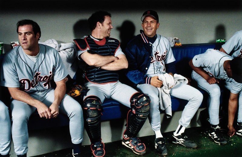 Billy Chapel (Kevin Costner, 3.v.l.) ist seit nunmehr 20 Jahren passionierter und erfolgreichster Baseball-Spieler der Detroit Tigers und an einem Wendepunkt seines Lebens angekommen. – Bild: ProSieben Media AG © 1999 Universal Studios. All Rights Reserved.