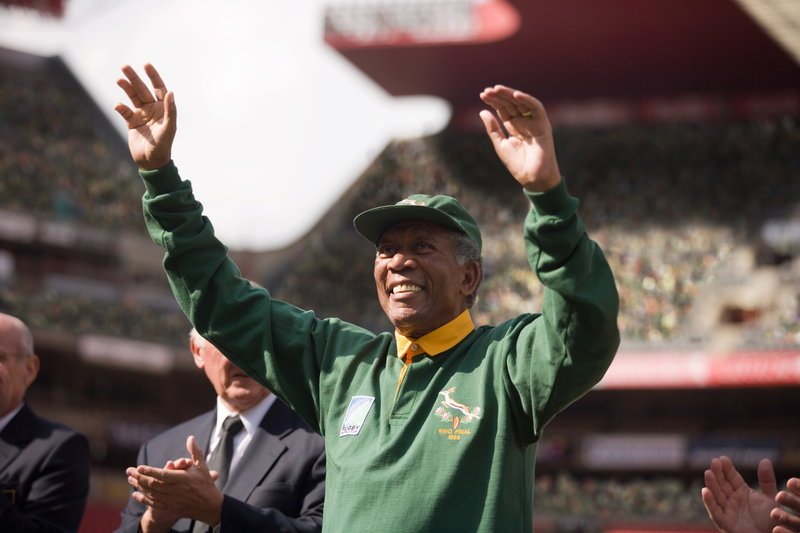 1995: Die Kluft zwischen den Rassen und den sozialen Schichten ist weithin spürbar. Doch dann mobilisiert Präsident Nelson Mandela (Morgan Freeman) seine ganze Kraft und setzt auf die Rugby-Weltmeisterschaft, die in Südafrika stattfindet … – Bild: ProSieben Media AG © Warner Bros.