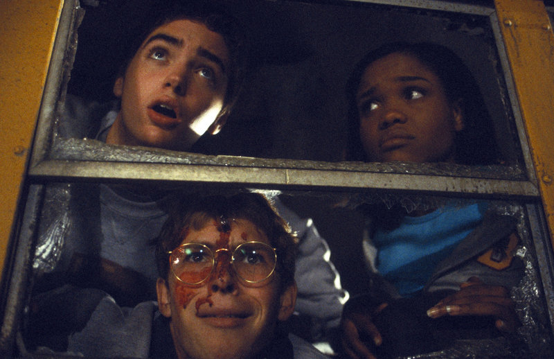 Auf dem Heimweg von einem Auswärtsspiel gerät das Basketballteam der Bannon High School ins Visier eines geflügelten und blutrünstigen Monsters. Für (v.l.n.r.) Jake (Josh Hammond), Bucky (Billy Aaron Brown) und Chelsea (Lena Cardwell) beginnt ein gnadenloser Kampf ums Überleben ... – Bild: ProSieben Media AG © Kinowelt GmbH Auf dem Heimweg von einem Auswärtsspiel gerät das Basketballteam der Bannon High School ins Visier eines geflügelten und blutrünstigen Monsters. Für (v.l.n.r.) Jake (Josh Hammond), Bucky (Billy Aaron Brown) und Chelsea (Lena Cardwell) beginnt ein gnadenloser Kampf ums Überleben ... – Bild: ProSieben Media AG © Kinowelt GmbH