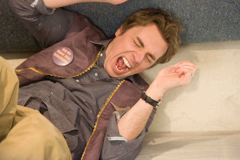 Halloween - ein schwarzer Tag für Noah Cooper (Dax Shepard): Erst wird er gefeuert, dann steht seine besitzergreifende Mutter wie ein Schreckgespenst vor der Tür. Sie verdächtigt Noahs Dad einer Affäre und sucht samt ihrer fünf Hunde einen Unterschlupf ... – Bild: ProSieben Media AG © Inferno Distribution Halloween - ein schwarzer Tag für Noah Cooper (Dax Shepard): Erst wird er gefeuert, dann steht seine besitzergreifende Mutter wie ein Schreckgespenst vor der Tür. Sie verdächtigt Noahs Dad einer Affäre und sucht samt ihrer fünf Hunde einen Unterschlupf ... – Bild: ProSieben Media AG © Inferno Distribution