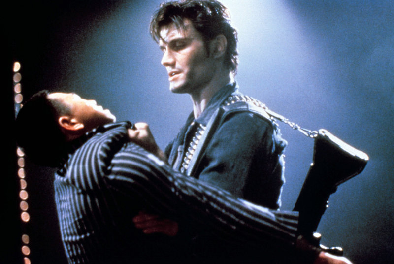 Überall, wo er kann, tötet er Verbrecher. 125 Morde in 5 Jahren gehen auf sein Konto: Punisher (Dolph Lundgren, r.) ... – Bild: ProSieben Media AG © 1989 New World Pictures (Australia), Ltd. Überall, wo er kann, tötet er Verbrecher. 125 Morde in 5 Jahren gehen auf sein Konto: Punisher (Dolph Lundgren, r.) ... – Bild: ProSieben Media AG © 1989 New World Pictures (Australia), Ltd.