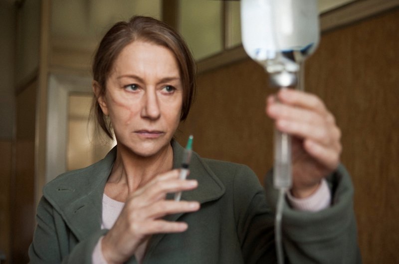 Vor mehr als dreißig Jahren hatte Rachel Singer(Helen Mirren), eine Agentin des israelischen Geheimdienstes, den Auftrag den berüchtigten NS-Verbrecher Dieter Vogel auszuschalten. Die Mission ist gescheitert und nun will sie diese endlich zu Ende bringen ... – Bild: ProSieben Media AG © 2011 Focus Features Vor mehr als dreißig Jahren hatte Rachel Singer(Helen Mirren), eine Agentin des israelischen Geheimdienstes, den Auftrag den berüchtigten NS-Verbrecher Dieter Vogel auszuschalten. Die Mission ist gescheitert und nun will sie diese endlich zu Ende bringen ... – Bild: ProSieben Media AG © 2011 Focus Features
