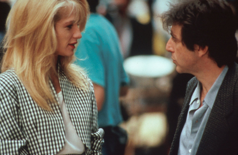 Frank Keller (Al Pacino, r.) fühlt sich von der attraktiven Helen (Ellen Barkin, l.) magisch angezogen ... – Bild: ProSieben Media AG © 1989 Universal City Studios, Inc. All Rights Reserved Frank Keller (Al Pacino, r.) fühlt sich von der attraktiven Helen (Ellen Barkin, l.) magisch angezogen ... – Bild: ProSieben Media AG © 1989 Universal City Studios, Inc. All Rights Reserved