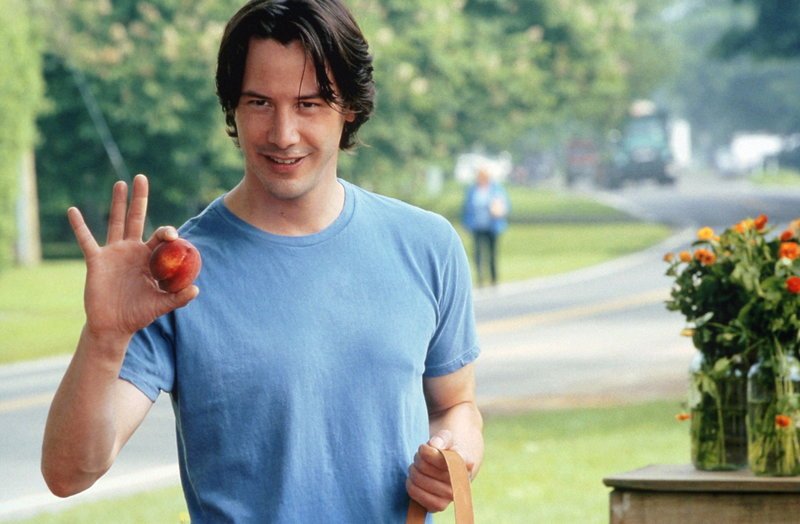 Fühlt sich zu Erica hingezogen: Julian Mercer (Keanu Reeves) … – Bild: Puls 4