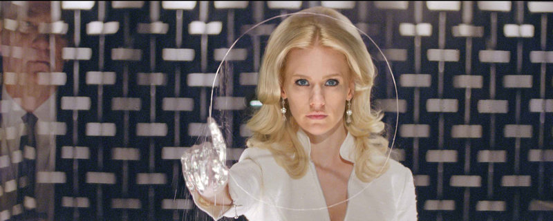 Mutantin Emma Frost (January Jones) verfügt nicht nur über außergewöhnliche telepathische Fähigkeiten, sie kann auch ihre Haut und ihr Haar diamanthart machen, sodass sie nahezu unzerstörbar ist ... – Bild: Puls 4 Mutantin Emma Frost (January Jones) verfügt nicht nur über außergewöhnliche telepathische Fähigkeiten, sie kann auch ihre Haut und ihr Haar diamanthart machen, sodass sie nahezu unzerstörbar ist ... – Bild: Puls 4