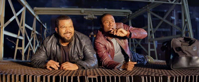 Ausgerechnet als James Payton (Ice Cube, l.) seinen vermeintlichen Schwager Ben Barber (Kevin Hart, r.) mit auf Streife nimmt, kommt es zu einem Showdown mit dem berüchtigten Gangsterboss Omar ... – Bild: Puls 4 Ausgerechnet als James Payton (Ice Cube, l.) seinen vermeintlichen Schwager Ben Barber (Kevin Hart, r.) mit auf Streife nimmt, kommt es zu einem Showdown mit dem berüchtigten Gangsterboss Omar ... – Bild: Puls 4