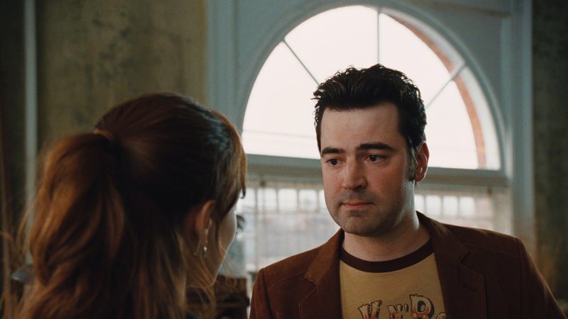 Gomez (Ron Livingston, r.) möchte unbedingt verhindern, dass Clare (Rachel McAdams, l.) den Zeitreisenden Henry heiratet … – Bild: Puls 4