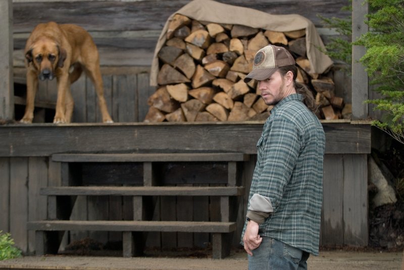 Bob Lee Swagger (Mark Wahlberg) ist ein ehemaliger Scharfschütze, der sich aus seinem Job zurückgezogen hat, um ein ruhiges Leben in der Einsamkeit zu führen. Doch eines Tages wird er reaktiviert ... – Bild: Puls 4 Bob Lee Swagger (Mark Wahlberg) ist ein ehemaliger Scharfschütze, der sich aus seinem Job zurückgezogen hat, um ein ruhiges Leben in der Einsamkeit zu führen. Doch eines Tages wird er reaktiviert ... – Bild: Puls 4