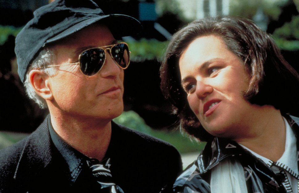 Chris Lecce (Richard Dreyfuss, l.) hat große Schwierigkeiten mit seiner neuen „Kollegin“ Gina Garrett (Rosie O’Donnell, r.)… – Bild: Puls 4 Chris Lecce (Richard Dreyfuss, l.) hat große Schwierigkeiten mit seiner neuen „Kollegin“ Gina Garrett (Rosie O’Donnell, r.)… – Bild: Puls 4