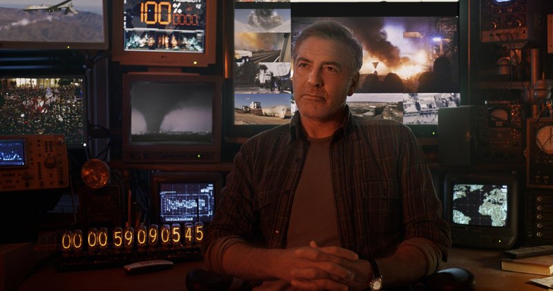 Als Junge wurde der erfinderische Frank Walker (George Clooney) ins futuristische Tomorrowland teleportiert und kann dort mit seinen Erfindungen einiges bewirken. Doch eine seiner entwickelten Maschinen könnte jetzt das Ende der Erde und der Menschheit bedeuten… – Bild: Puls 4 Als Junge wurde der erfinderische Frank Walker (George Clooney) ins futuristische Tomorrowland teleportiert und kann dort mit seinen Erfindungen einiges bewirken. Doch eine seiner entwickelten Maschinen könnte jetzt das Ende der Erde und der Menschheit bedeuten… – Bild: Puls 4