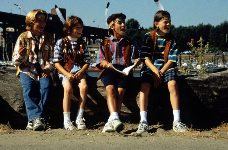 Im Pfadfinderlager haben Ben (Jonathan Taylor Thomas, l.) und Norman (Zachary Browne, 2.v.l.) schon bald ziemlich viel Spaß … – Bild: Puls 4 Im Pfadfinderlager haben Ben (Jonathan Taylor Thomas, l.) und Norman (Zachary Browne, 2.v.l.) schon bald ziemlich viel Spaß … – Bild: Puls 4