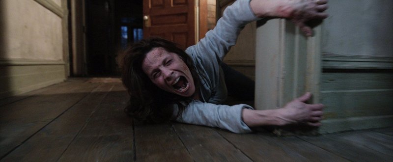 Die Geisteraustreibung gerät zu einem lebensgefährlichen Unternehmen: Carolyn (Lili Taylor) ... – Bild: Puls 4 Die Geisteraustreibung gerät zu einem lebensgefährlichen Unternehmen: Carolyn (Lili Taylor) ... – Bild: Puls 4
