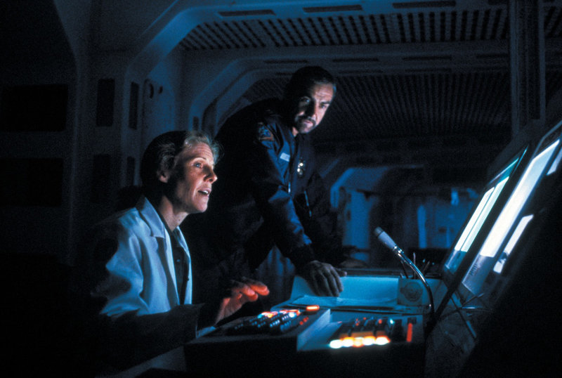 Lazarus (Frances Sternhagen, l.); O'Niel (Sean Connery, r.) – Bild: Puls 4 Lazarus (Frances Sternhagen, l.); O'Niel (Sean Connery, r.) – Bild: Puls 4