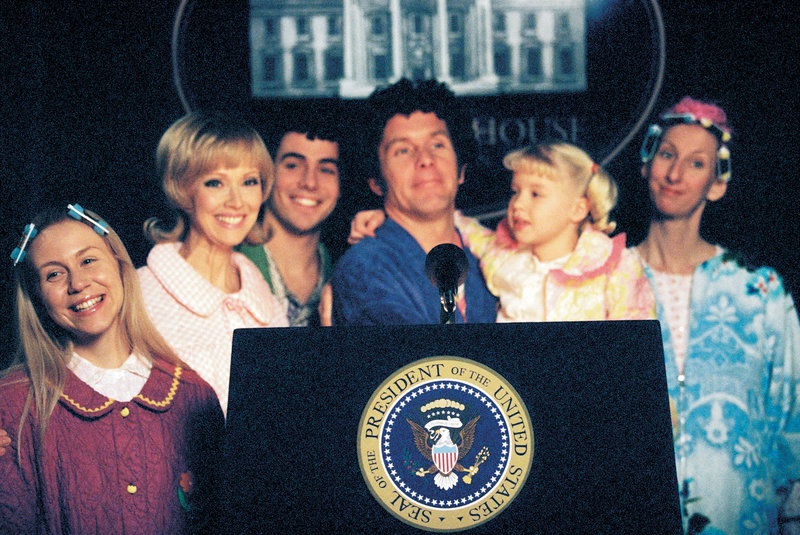 Die Brady Family im Weißen Haus – Bild: ProSieben Media AG TM & © 2002 by Paramount Pictures. All Rights Reserved.