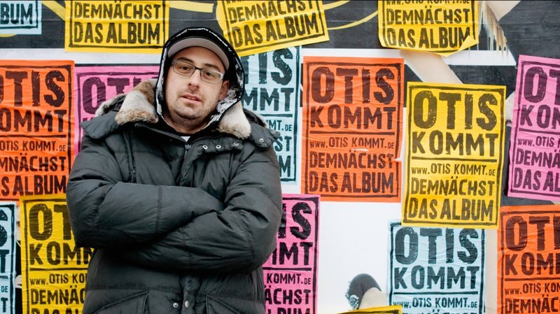 Zerstritten mit seinem ehemaligem Busenfreund will sich Otis (Sido) allein und mit seinen Songs auf die Bühne wagen. Doch dann hat sein Manager einen Autounfall … – Bild: ProSieben Media AG © 2011 Constantin Film Verleih GmbH