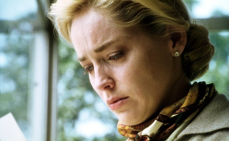 Die attraktive Sally Eastman (Sharon Stone) hat alles was sich eine Frau ihres Alters wünscht. Doch plötzlich stürzt ihr Mann in eine Lebenskrise und macht somit auch für sie das Leben unerträglich … – Bild: ProSieben Media AG © Paramount Pictures Die attraktive Sally Eastman (Sharon Stone) hat alles was sich eine Frau ihres Alters wünscht. Doch plötzlich stürzt ihr Mann in eine Lebenskrise und macht somit auch für sie das Leben unerträglich … – Bild: ProSieben Media AG © Paramount Pictures