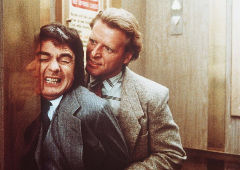 Angriff ist die beste Verteidigung – Bild: Puls 8