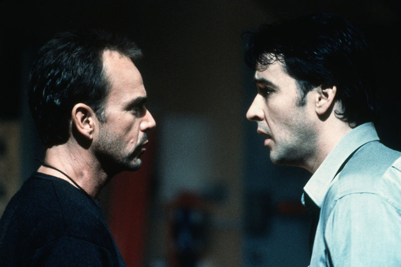 Turbulenzen - und andere Katastrophen – Bild: Puls 8