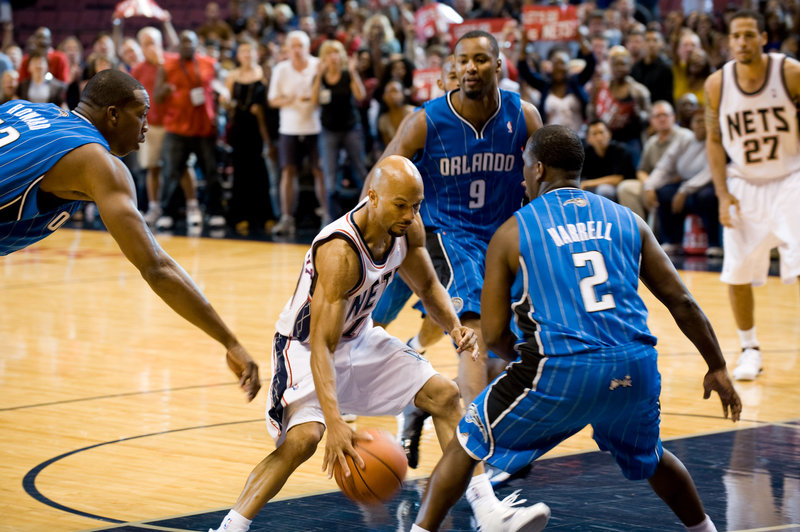 Just Wright - In diesem Spiel zählt jeder Treffer: NBA-All-Star Scott McKnight (Common, 2.v.l.) ... – Bild: Puls 8 Just Wright - In diesem Spiel zählt jeder Treffer: NBA-All-Star Scott McKnight (Common, 2.v.l.) ... – Bild: Puls 8