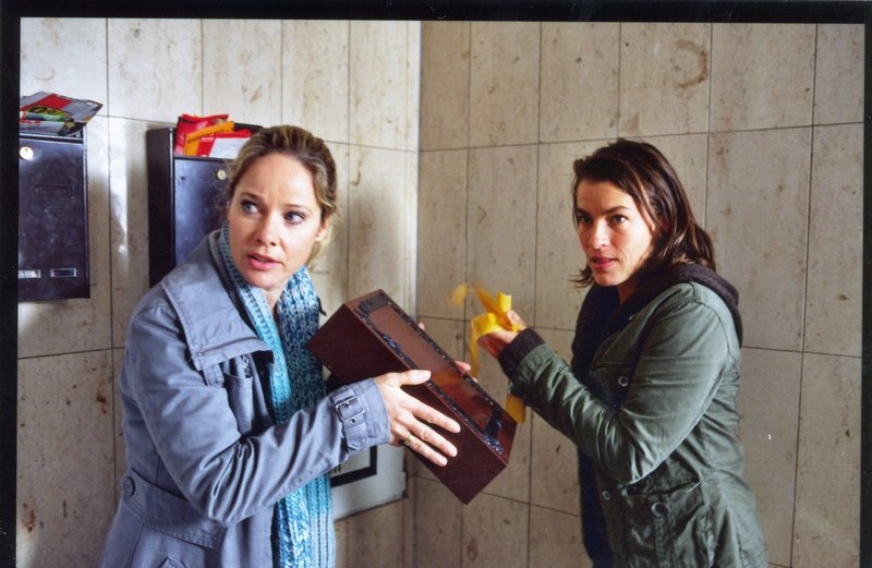 Heiratsschwindlerin mit Liebeskummer – Bild: Puls 8