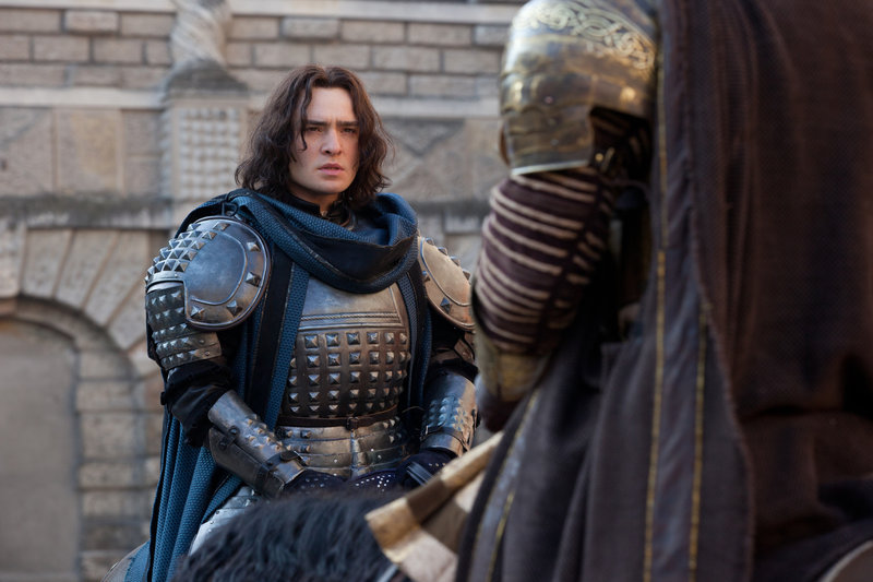 Tybalt (Ed Westwick) macht es sich zur Aufgabe, die Ehre seiner Familie zu retten, doch wie weit wird er dafür gehen? – Bild: Puls 8 Tybalt (Ed Westwick) macht es sich zur Aufgabe, die Ehre seiner Familie zu retten, doch wie weit wird er dafür gehen? – Bild: Puls 8