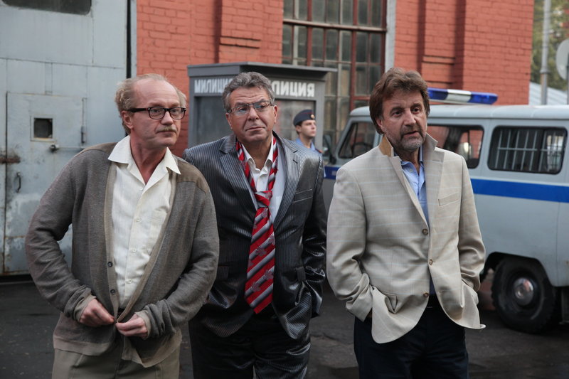 Familie und andere Katastrophen – Bild: Puls 8