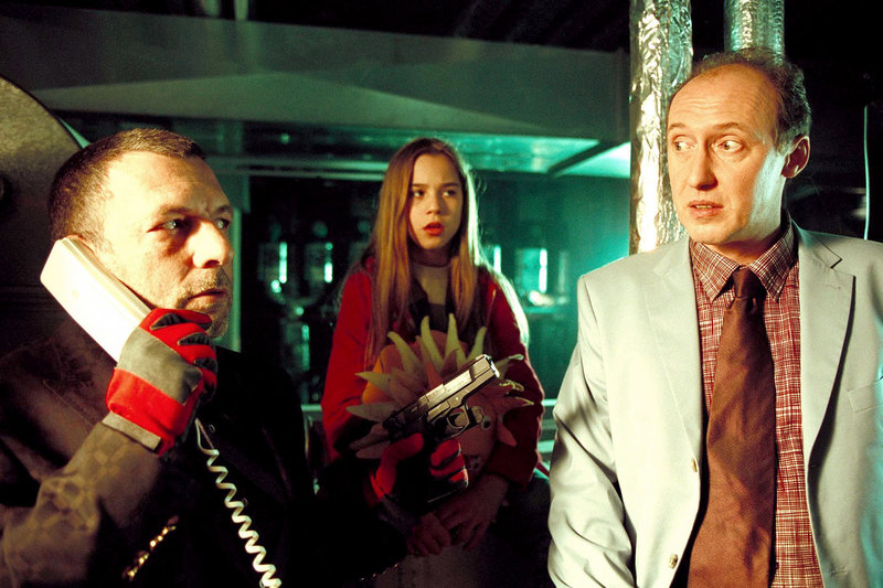 Wie tauscht man seine Eltern um? – Bild: Puls 8