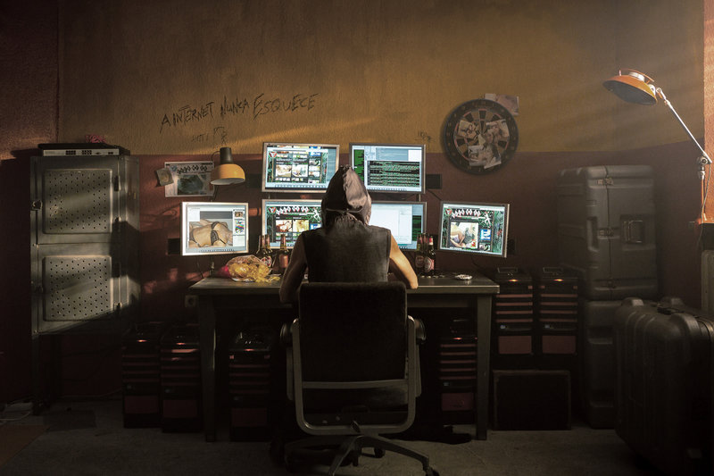 Nackt. Das Netz vergisst nie – Bild: Puls 8