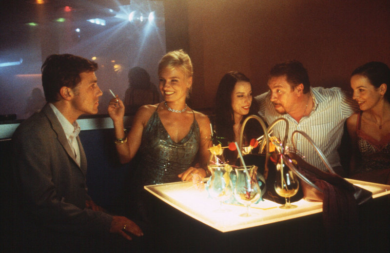 Dienstreise - Was für eine Nacht – Bild: Puls 8