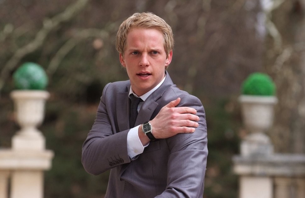 Um endlich in seine verdienten Flitterwochen gehen zu können, muss Prinz Edvard von Dänemark (Chris Geere) einiges über sich ergehen lassen… – Bild: ProSieben Media AG © Nu Image Films
