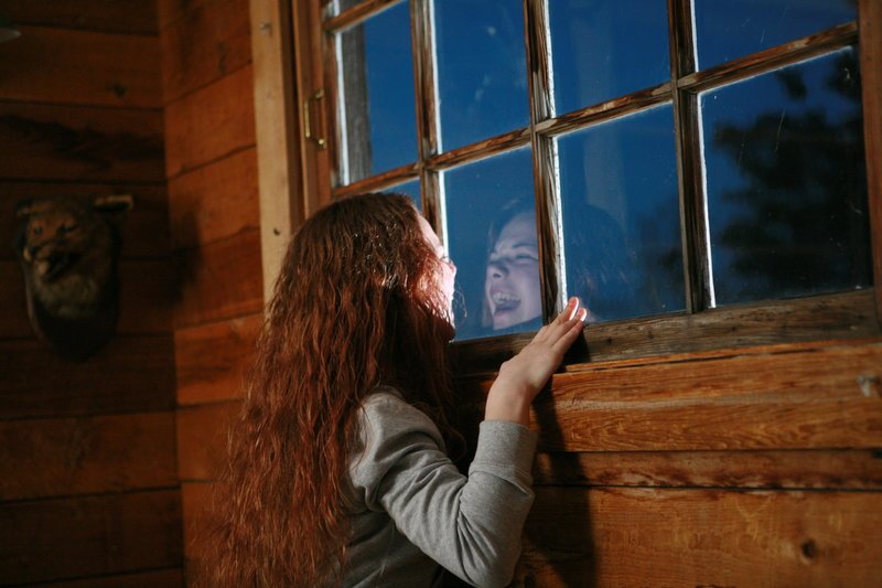 Nacht für Nacht quälen Jenny Visionen, dass der Serienkiller schon wieder ein kleines Mädchen (Caroline Ford) in seine Gewalt gebracht hat … – Bild: ProSieben Media AG „ quelltext=