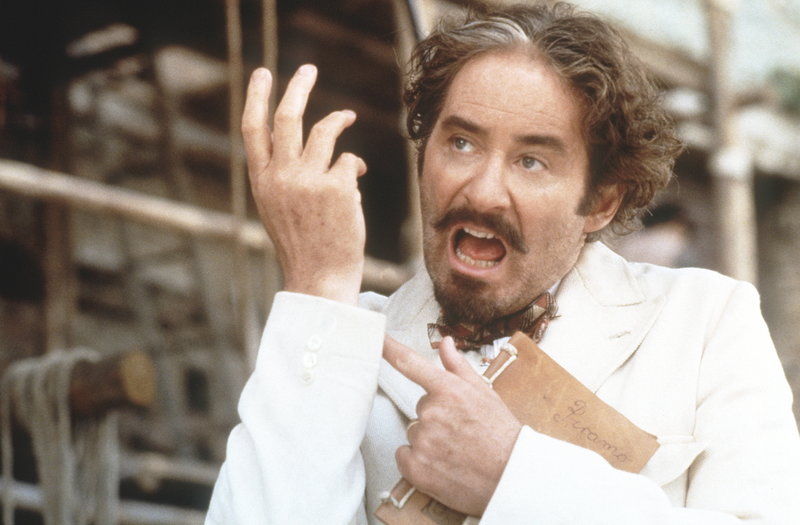 Um in den Genuss einer Rente des Grafen Theseus zu kommen, probt eine kleine Handwerkstruppe im nahegelegenen Wald unter der Leitung von Bottom (Kevin Kline) die Tragikomödie von Pyramus und Thisbe ein. Da kommt Feenkönig Oberon eine verrückte Idee ... – Bild: ProSieben Media AG © 20TH CENTURY FOX Um in den Genuss einer Rente des Grafen Theseus zu kommen, probt eine kleine Handwerkstruppe im nahegelegenen Wald unter der Leitung von Bottom (Kevin Kline) die Tragikomödie von Pyramus und Thisbe ein. Da kommt Feenkönig Oberon eine verrückte Idee ... – Bild: ProSieben Media AG © 20TH CENTURY FOX