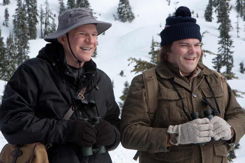 Um binnen eines Jahres möglichst viele Vogelarten zu dokumentieren, müssen Kenny, Brad (Jack Black, r.) und Stu (Steve Martin, l.) zwischen Florida und Alaska allerhand Nistplätze abgrasen … – Bild: Puls 8