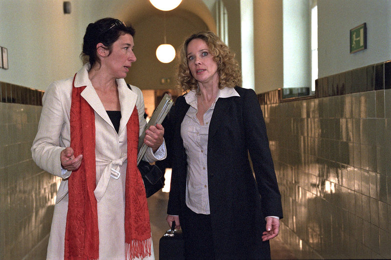 Geküsst wird vor Gericht – Bild: Puls 8