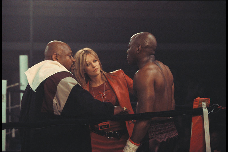 Die Promoterin – Bild: Puls 8