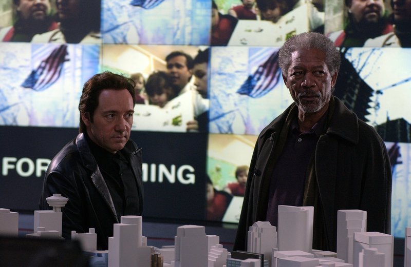 Wollen ein tödliches Wespennest ausheben: Ashford (Morgan Freeman, r.) und Wallace (Kevin Spacey, l.) … – Bild: Puls 8
