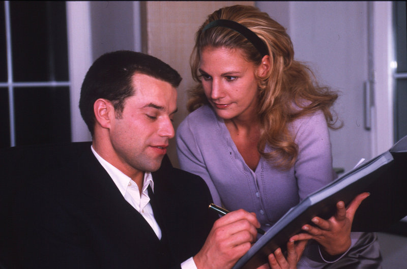 Wie angelt man sich seinen Chef – Bild: Puls 8